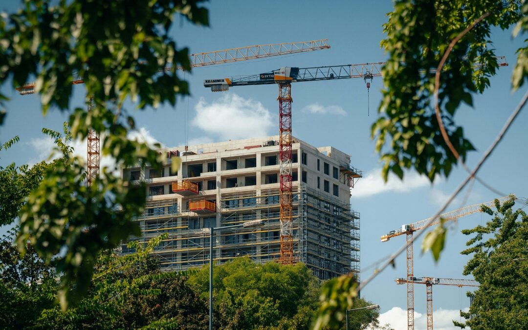 Una obra con materiales de construcción de alta calidad.